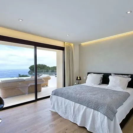 Felicia. Ric'keys Roquebrune-Cap-Martin